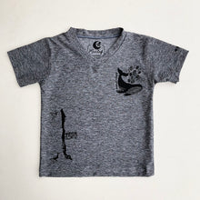 Cargar imagen en el visor de la galería, Polera ploma cuello V manga corta