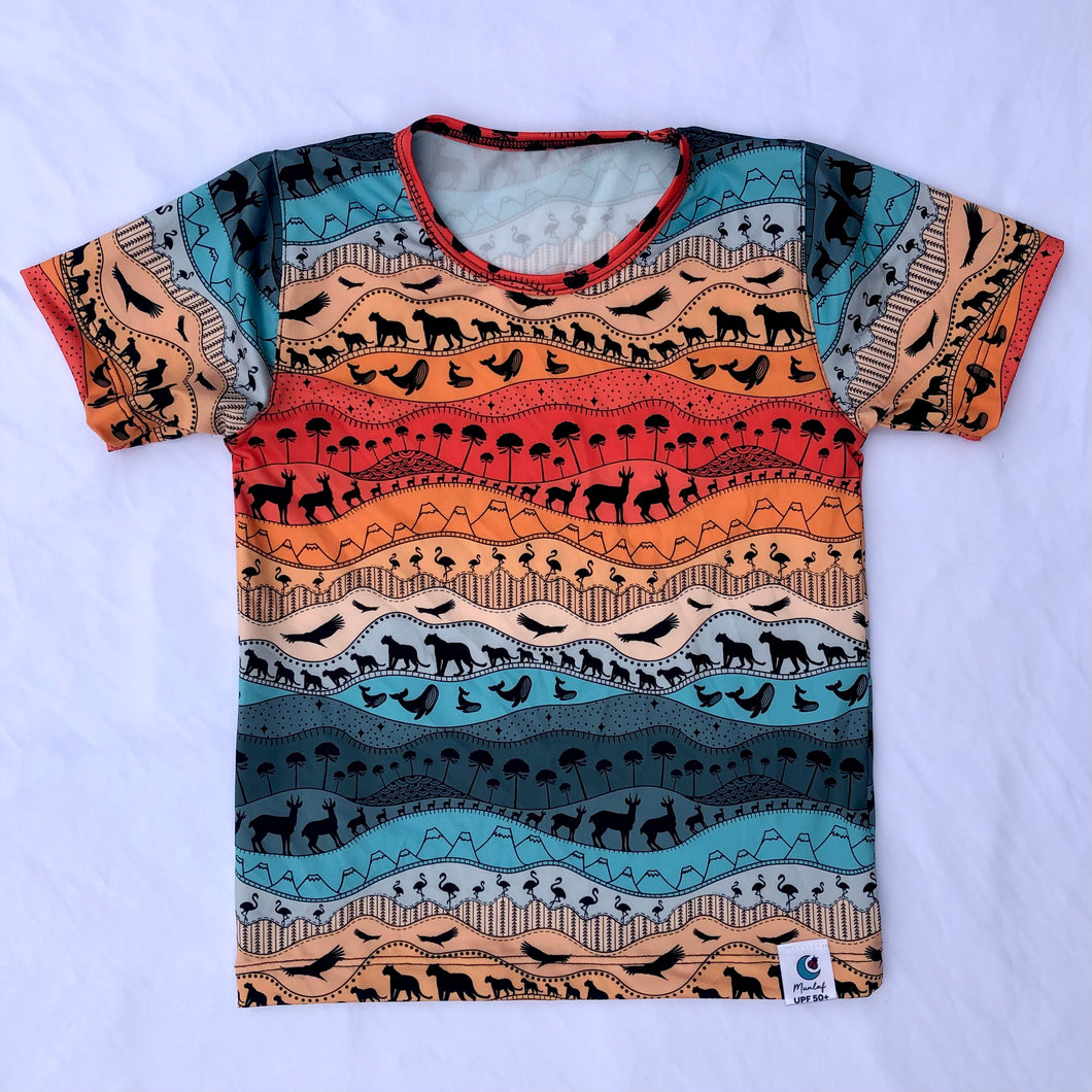 Polera flora y fauna Chispi cuello redondo y manga corta